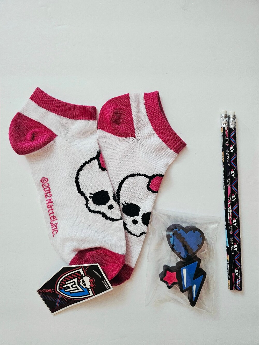 Monster High Socks, Eraser & Pencils Gift Set Pink & White